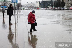 Дождь и затопленные парки. Екатеринбург, лужа, лужа на дороге, лужа на проезжей части, пешеходы в лужах