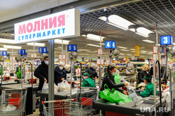 Рейд по проверке соблюдения масочного режима и QR-кодов в ТРК. Челябинск, торговый центр, трк, супермаркет молния