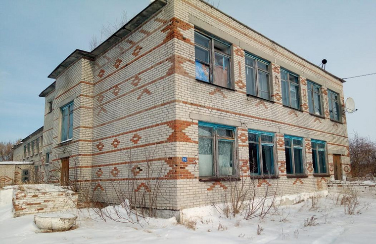 Здание школы в Большом Каменном готовы продать за 724,2 тысячи рублей