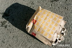 Магнит 25 марта. Тюмень, макдоналдс, макдональдс, mcdonalds, бумажный пакет, цены на продукты, полки магазина, продукты на полках, продукты в магазине, пакет бумажный