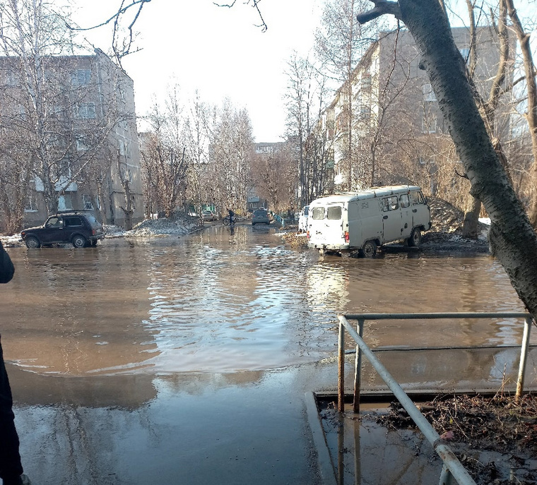 Огромная лужа у Архитектора Свиязева, 46/1