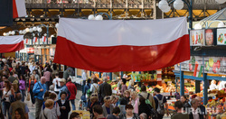 Виды Будапешта. Венгрия, продукты, еда, центральный рынок будапешта, флаг польши