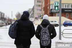 Виды города. Курган, светофор, подростки, пешеходная зона, дети, школьный рюкзак