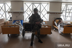 Работа госпиталя, организованном в кардиоцентре Мариуполя. Украина, госпиталь, раненый, палата, больница