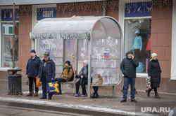 Городские картинки. Пермь зима, автобусная остановка, общественный транспорт