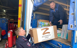 Два КАМАЗа с надписью на бортах «На Донбасс. Урал своих не бросает» отправят 10 тонн помощи Донбассу