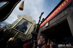 Пасхальный крестный ход в Екатеринбурге, икона, храм на крови, христос воскресе, пасха
