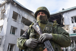 Волноваха после освобождения. ДНР, Волноваха, военные, днр, патруль, ополченец, военная комендатура, патрулирование, разрушения, зачистка, солдат, народная милиция, волноваха, армия днр, солдат с автоматом, солдат днр