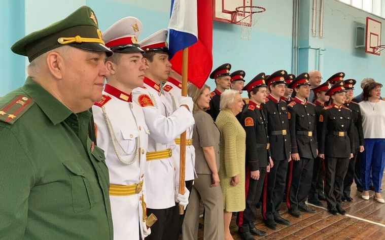 Кадетский корпус им. А. Невского школы № 45 основан в 2000 году — это одна из первых школ Челябинске, где были созданы кадетские классы