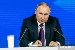 Семнадцатая ежегодная пресс-конференция президента РФ. Москва, портрет, путин владимир