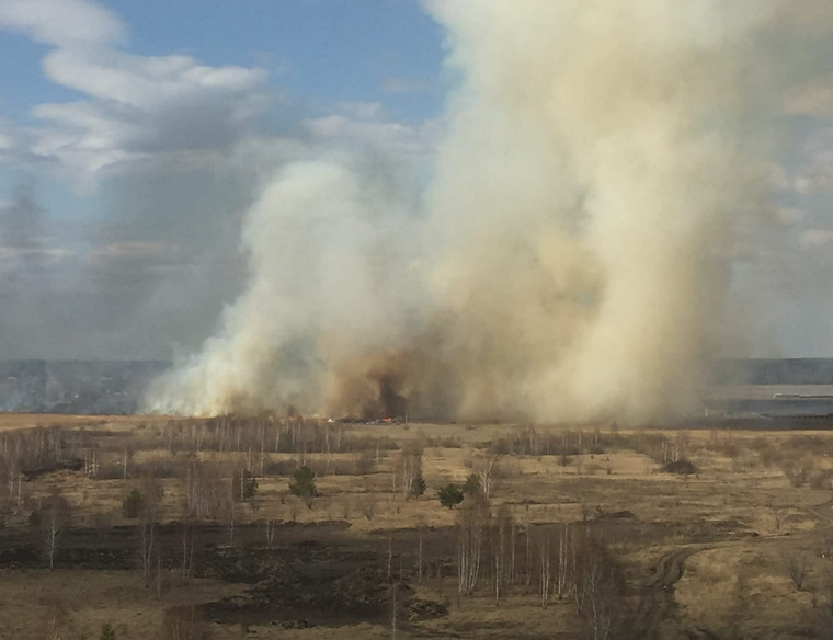 Дым от пожара в Левашово