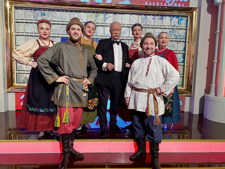 Курганский ансамбль «Цветень» откроет шоу «Поле чудес»