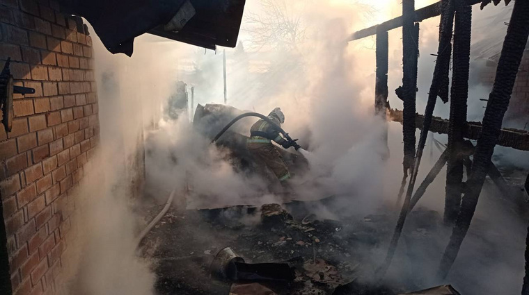 Дом выгорел полностью