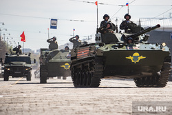 Генеральная репетиция военного парада, посвященного 76-ой годовщине Победы в Великой Отечественной войне. Екатеринбург, военная техника, военная техника на марше, репетиция парада