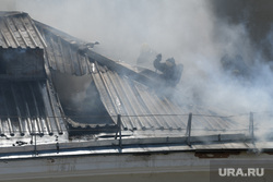Пожар на кровле дома по адресу улица Шейнкмана, 19. Екатеринбург, пожар на крыше, пожар на кровле, горит кровля