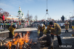 Масленица. Попытка испечь трехметровый блин. Ялуторовск. Тюменская область, народные гуляния, огонь, масленица