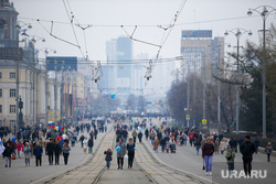 Первомай. Екатеринбург, демонстрация, площадка, 1 мая, прохожие, шествие, праздник