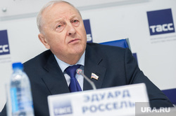 Пресс-конференция, посвященная юбилею первого губернатора Свердловской области Эдуарда Росселя. Екатеринбург, россель эдуард, портрет