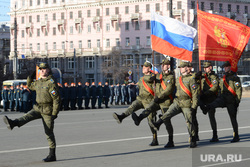 Репетиция торжественного построения войск Челябинского гарнизона. Челябинск, репетиция парада, знамя, солдат