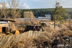 Краснотурьинск. Свердловская область, деревня, село, забор