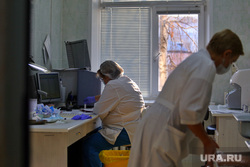 Депутат областной думы Александр Ильтяков в центре переливания крови. Курган , медсестра, кабинет врача, медики, медицина