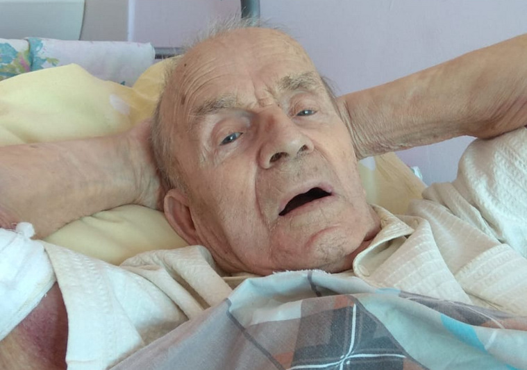 Таким 90-летнего ветерана выписывали из асбестовской больницы после операции по устранению перитонита