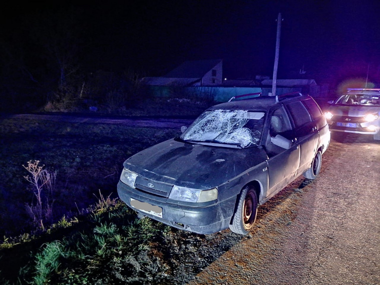 Пьяный водитель без прав и страховки сбил четырех подростков и скрылся