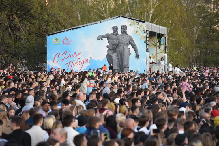 По подсчетам организаторов, на концерт пришли больше 200 тысяч человек