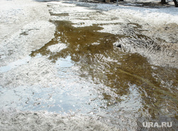 Парк Зеленая роща. Екатеринбург, лужа, грязь, тает снег
