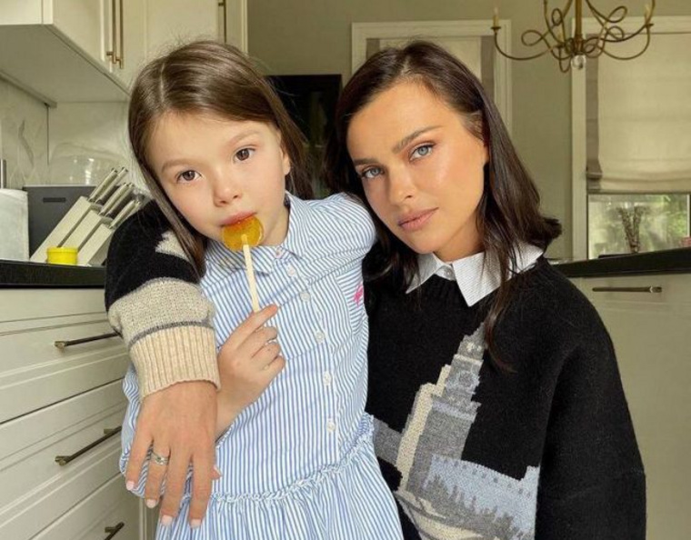 Редкое фото певицы Елены Темниковой с дочерью Александрой