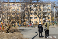 Виды Екатеринбурга, двор, жилой дом, корт, детская площадка, город