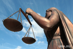 Статуя Фемиды у краевого арбитражного суда. Пермь, фемида, правосудие, суд