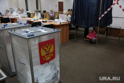 Выборы 2021 воскресенье 19 сентября, голосование и подсчет, ночь выборов. Пермь, урна, кабинка для голосования, выборы 2021