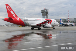 Самолет авиакомпании Red Wings в аэропорту Кольцово. Екатеринбург, аэропорт кольцово, ред вингс, ssj100, суперджет, sukhoi superjet100, авиакомпания red wings, авиакомпания уральские авиалинии, авиакомпания ural airlines