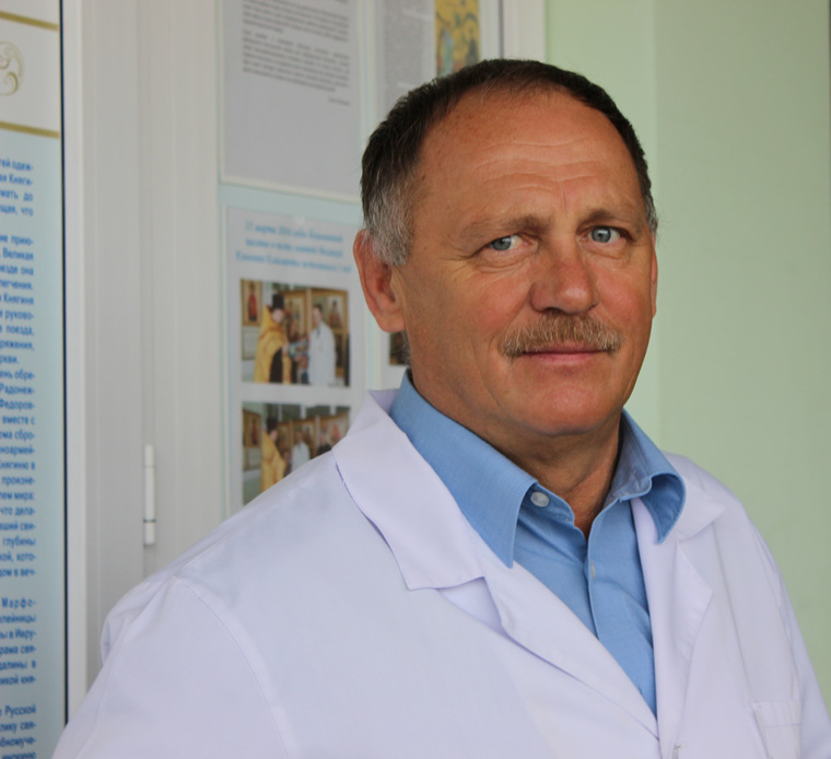Николай Белокрылов оказывает квалифицированную хирургическую помощь детям
