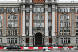 Фасад мэрии Екатеринбурга после спила старых елей. Екатеринбург, администрация екатеринбурга, мэрия екатеринбурга