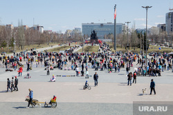 Первомайская демонстрация. Пермь, город пермь, пермская эспланада, праздник