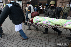 Майдан. Украина.  Киев, носилки, раненый, жертвы