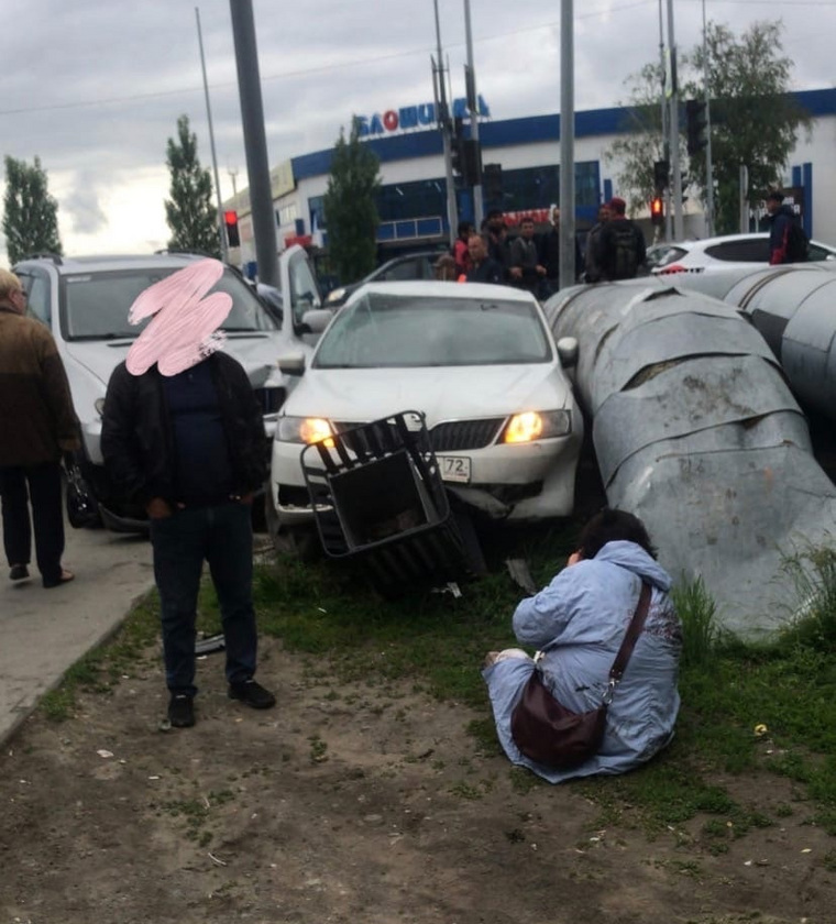 ДТП на Московском тракте в Тюмени возле ТРЦ «Колумб»