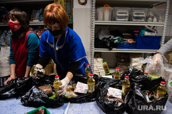 Доставка праздничных продуктовых Пасхальных наборов Православной службой милосердия Екатеринбургской епархии. Екатеринбург, продукты, волонтеры, доставка, гуманитарная помощь, эпидемия, помощь, добровольцы, еда, православная служба милосердия, продукты питания, пакеты с продуктами, продуктовые наборы, пандемия коронавируса