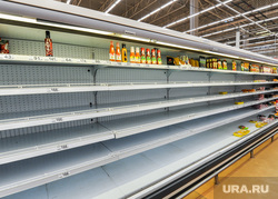 Ситуация в супермаркете Ашан на фоне ажиотажа связанного с эпидемией коронавируса. Челябинск, продуктовые полки, пустые полки, дефицит, магазин, еда, супермаркет ашан