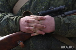 Эвакуация людей из осажденного Мариуполя. Украина, военные, украина, мариуполь, беженцы, охотник, карабин, оптический прицел, снайперская винтовка, солдат, гуманитарная катастрофа