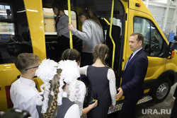 Торжественное вручение школьных автобусов. Курган, школьный автобус, шумков вадим, дети, школьники