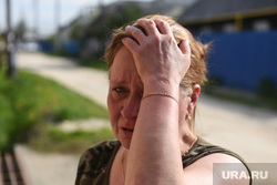 Обстановка после избиения цыганами в частном секторе Березовского. Свердловская область, плач, плачет