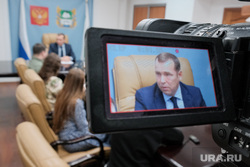 Брифинг врио губернатора Курганской области Шумкова Вадима со СМИ, шумков вадим, дисплей видекамеры