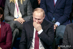 Владимир Путин на форуме ОНФ "Правда и справедливость". Калининград, улыбка, путин владимир, покашливание