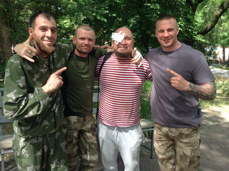 Александр Воложанин вместе с бойцами спецназа Кадырова на лечении в госпитале