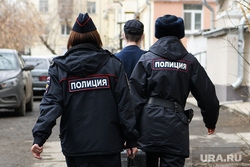 Ситуация по стрельбе с балкона на улице Братьев Быковых. Екатеринбург, двор, полиция, следственно оперативная группа