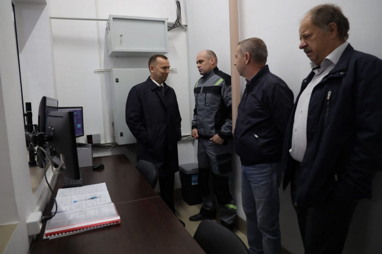 Губернатор Вадим Шумков пообщался с сотрудниками нового производственного комплекса АО «Муза» в Щучье