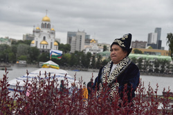 В честь Дня России в центре Екатеринбурга проходят праздничные мероприятия